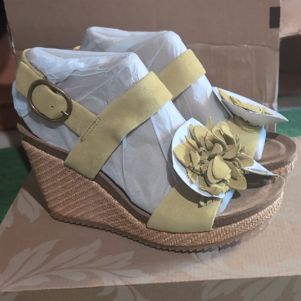 Sofft Yellow Floral Wedge Sandals